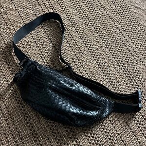 Elegant Black Woven Crossbody Bag